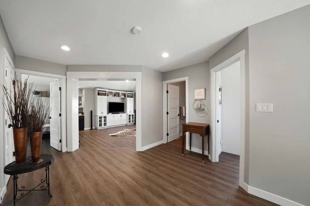 4002 45 Avenue Sylvan Lake AB T4S 0C1