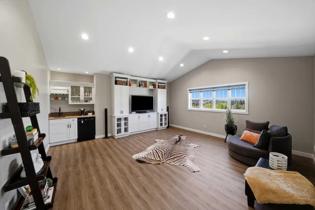 4002 45 Avenue Sylvan Lake AB T4S 0C1