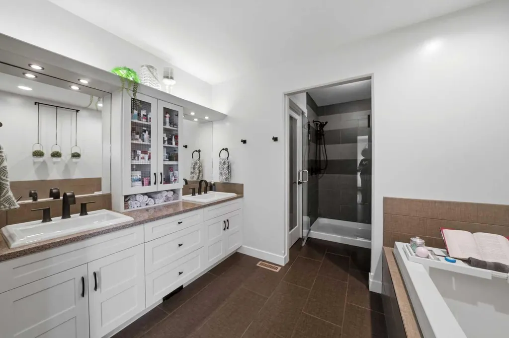 4002 45 Avenue Sylvan Lake AB T4S 0C1