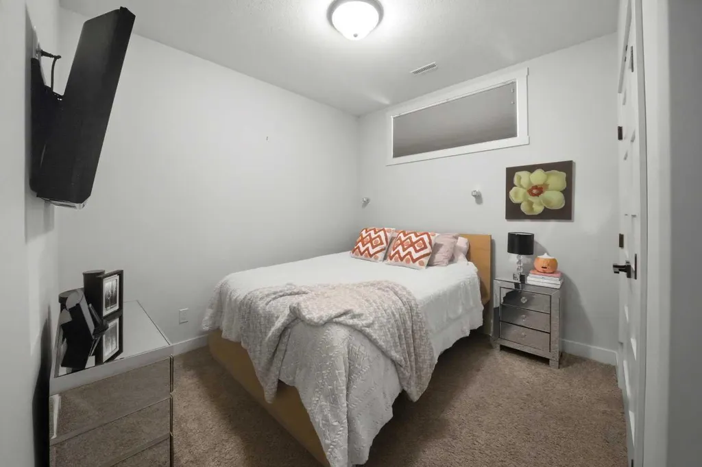 4002 45 Avenue Sylvan Lake AB T4S 0C1
