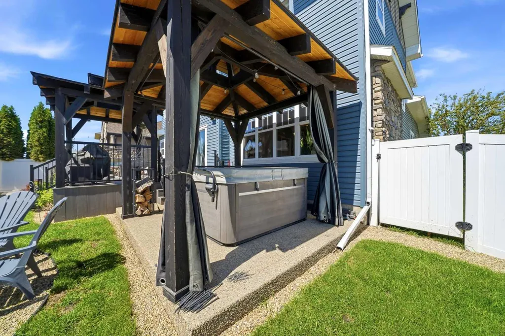 4002 45 Avenue Sylvan Lake AB T4S 0C1