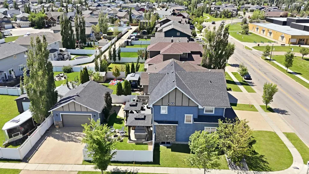 4002 45 Avenue Sylvan Lake AB T4S 0C1