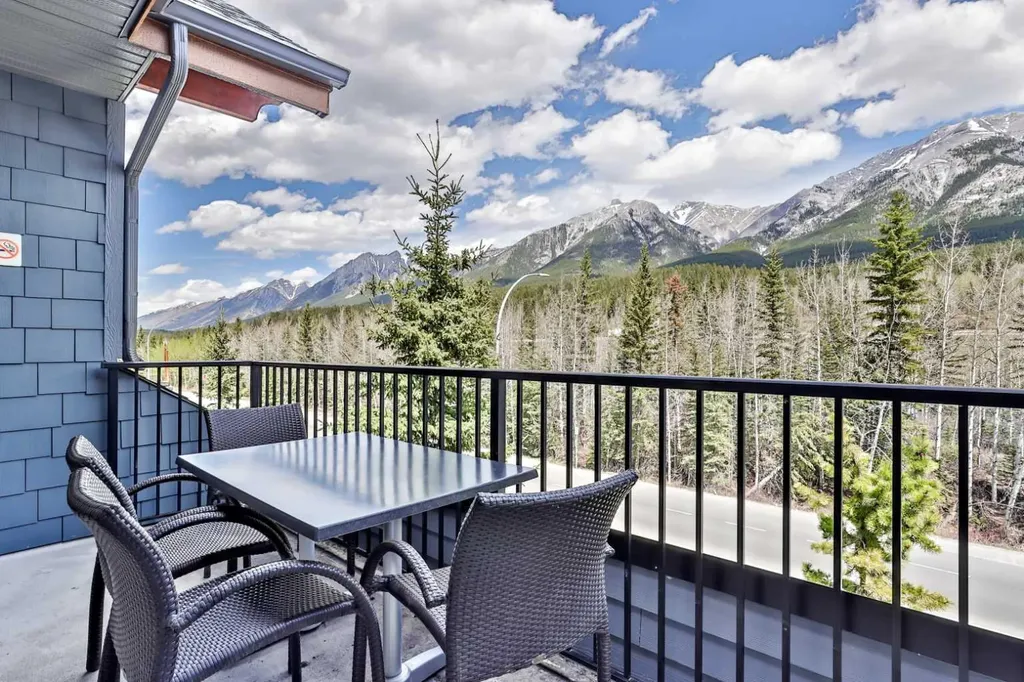 1818 Mountain Avenue Canmore AB T1W 1L7