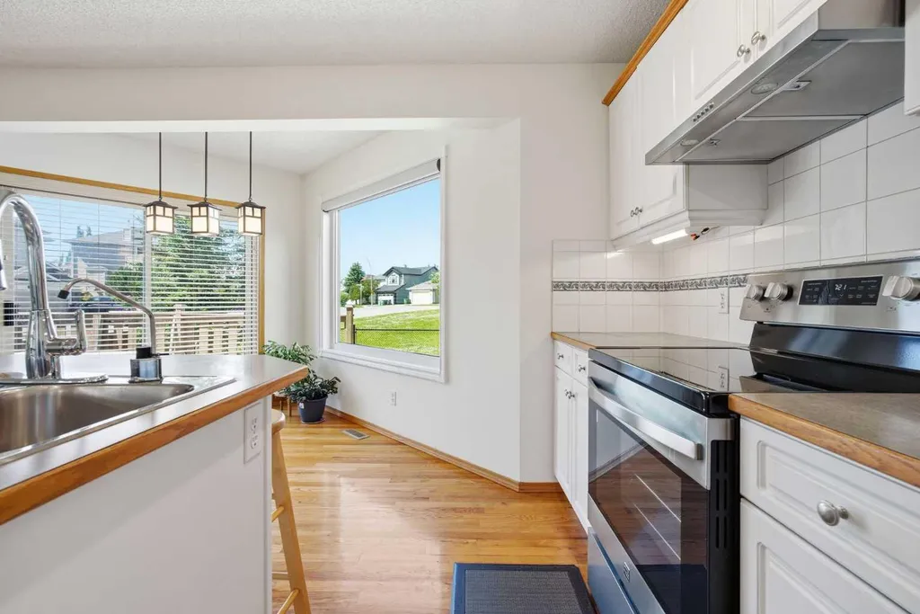 79 Citadel Crest Heath NW Calgary AB T3G 4W4