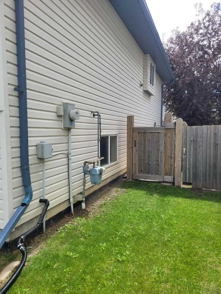 9217 129 Avenue Grande Prairie AB T8X1R5