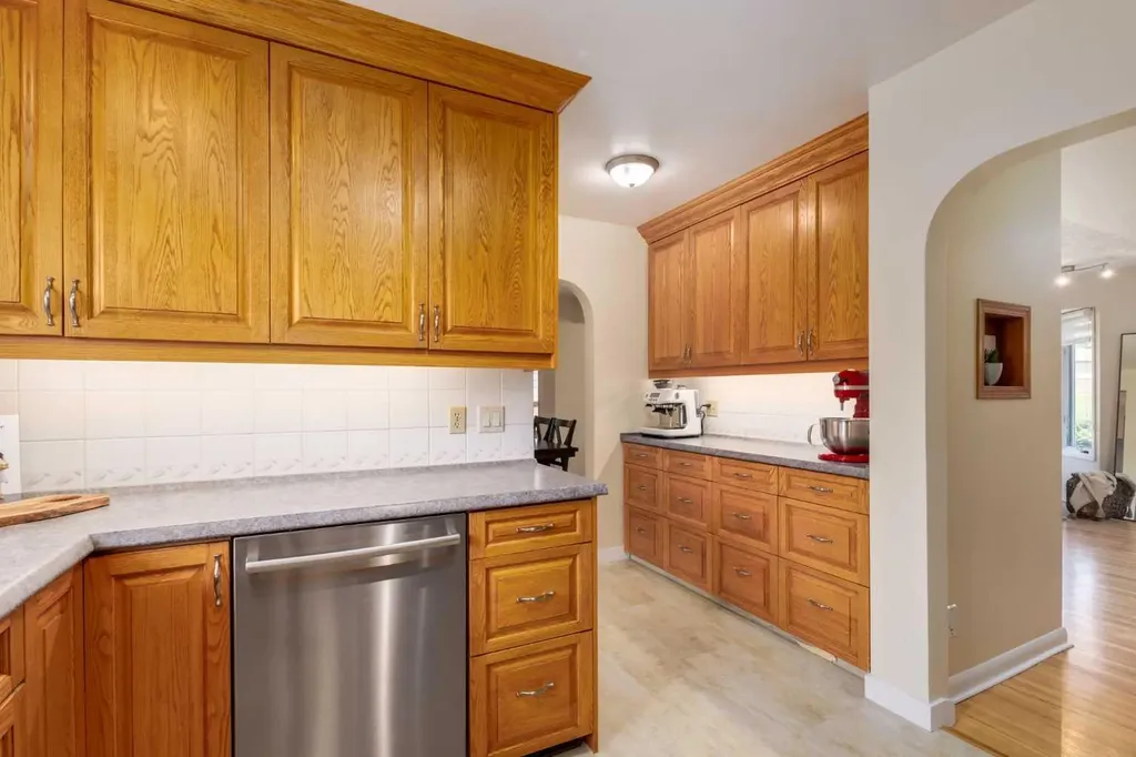 3931 23 Avenue SW Calgary AB T3E 0J9