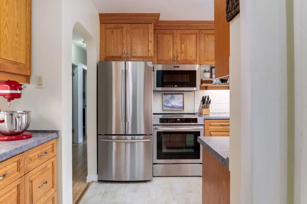 3931 23 Avenue SW Calgary AB T3E 0J9