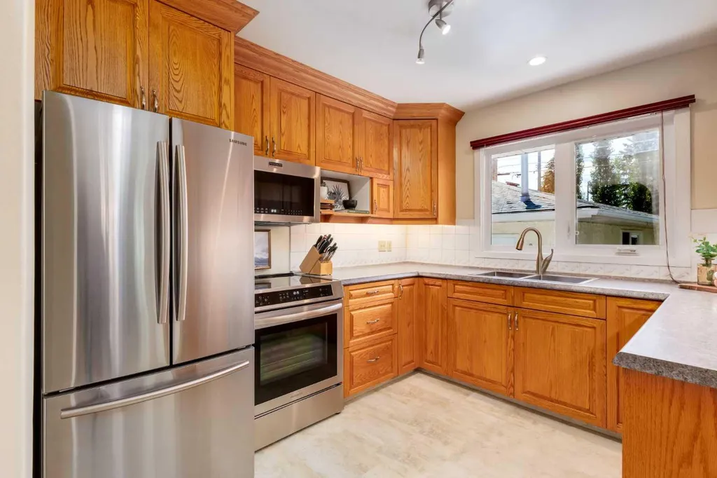 3931 23 Avenue SW Calgary AB T3E 0J9