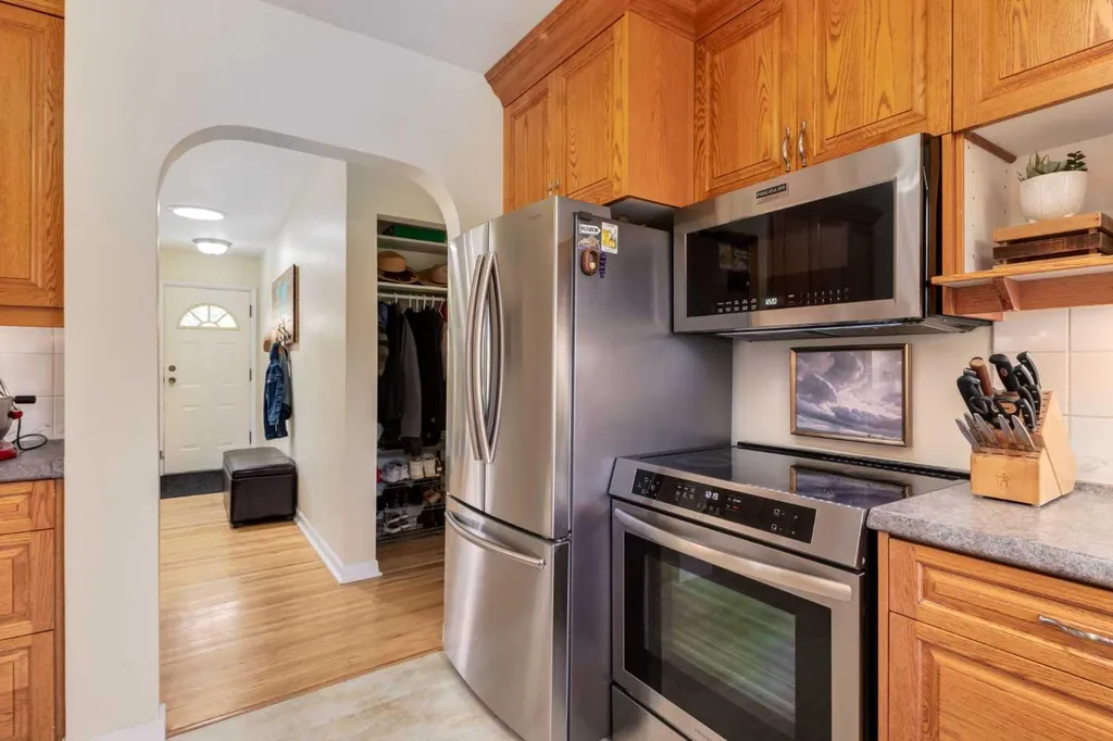 3931 23 Avenue SW Calgary AB T3E 0J9