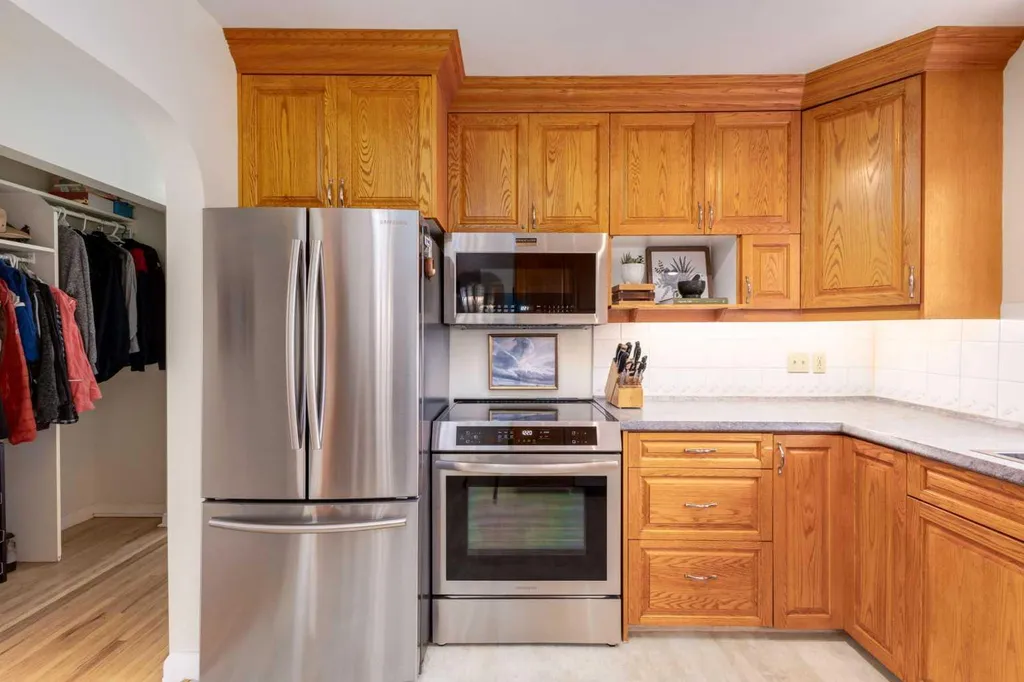 3931 23 Avenue SW Calgary AB T3E 0J9