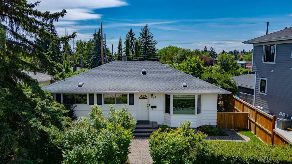 3931 23 Avenue SW Calgary AB T3E 0J9