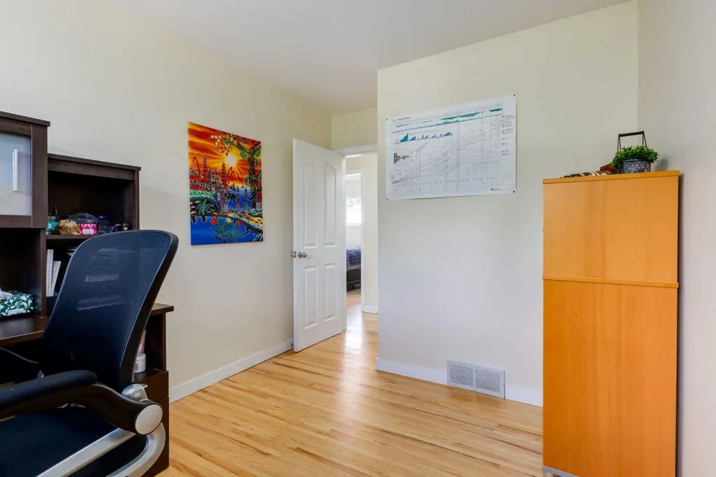 3931 23 Avenue SW Calgary AB T3E 0J9