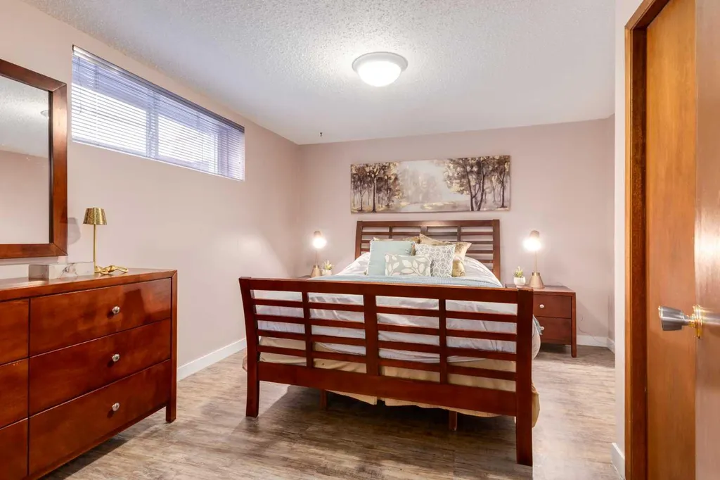 3931 23 Avenue SW Calgary AB T3E 0J9