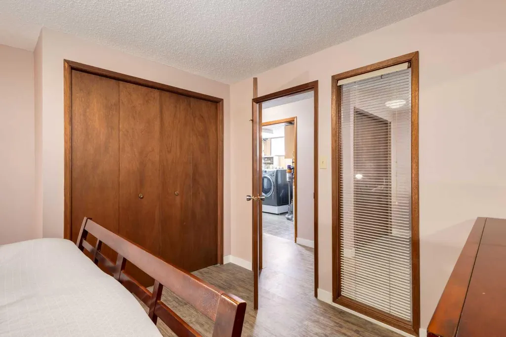 3931 23 Avenue SW Calgary AB T3E 0J9