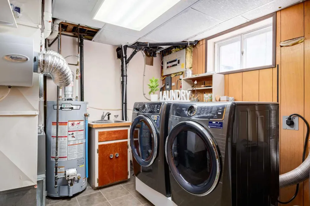3931 23 Avenue SW Calgary AB T3E 0J9
