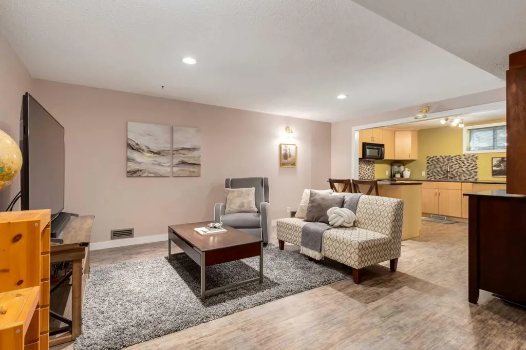 3931 23 Avenue SW Calgary AB T3E 0J9