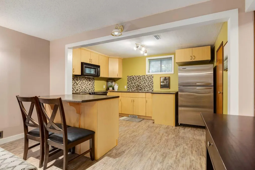 3931 23 Avenue SW Calgary AB T3E 0J9