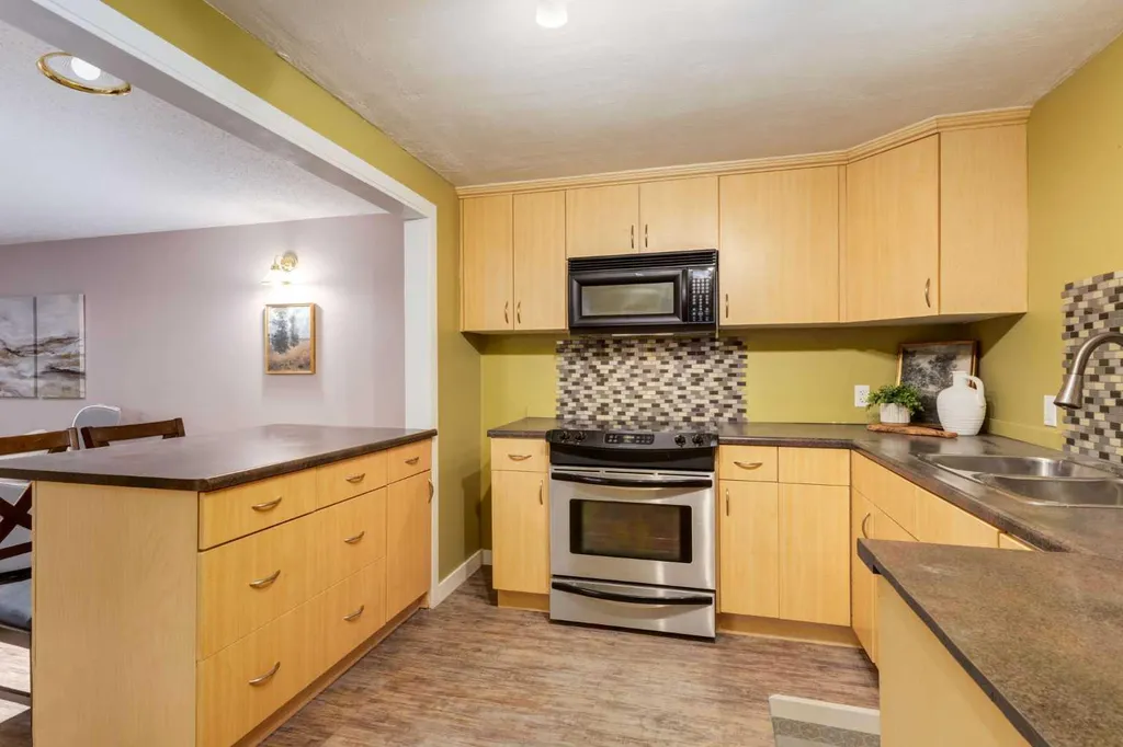 3931 23 Avenue SW Calgary AB T3E 0J9