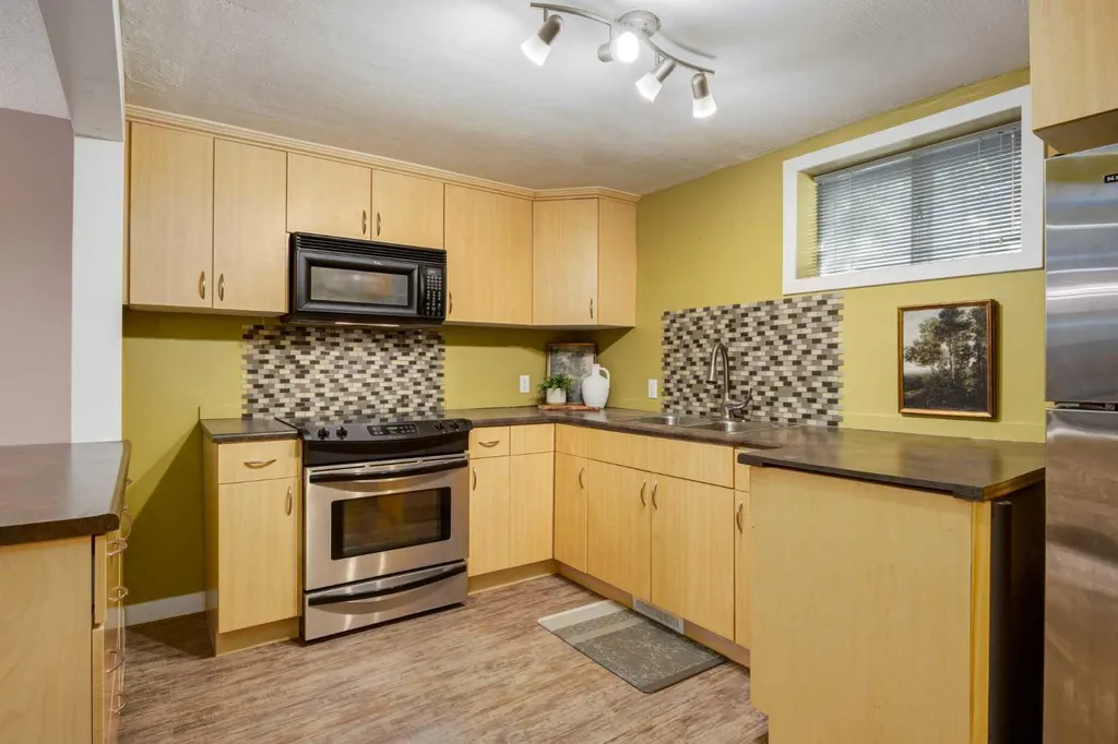 3931 23 Avenue SW Calgary AB T3E 0J9