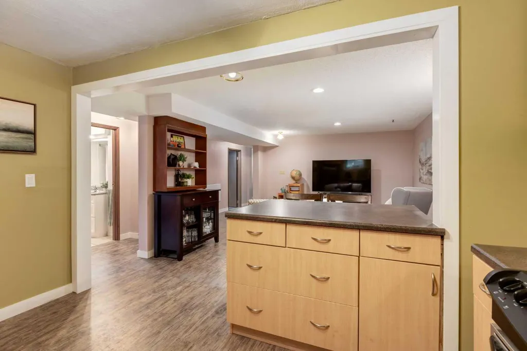 3931 23 Avenue SW Calgary AB T3E 0J9