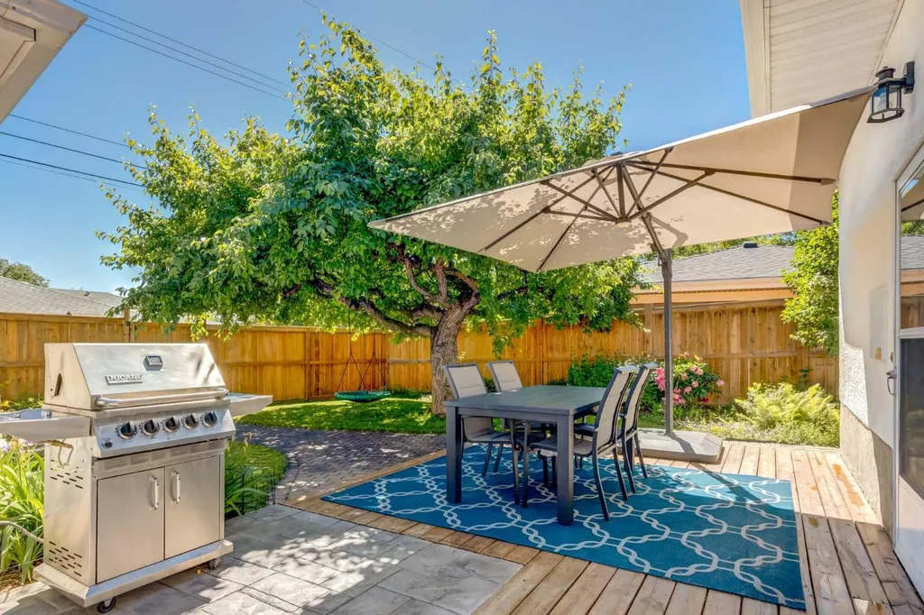 3931 23 Avenue SW Calgary AB T3E 0J9