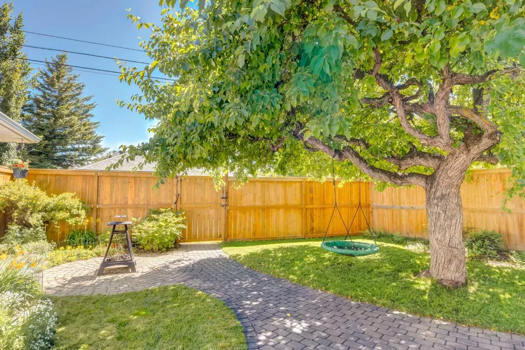 3931 23 Avenue SW Calgary AB T3E 0J9