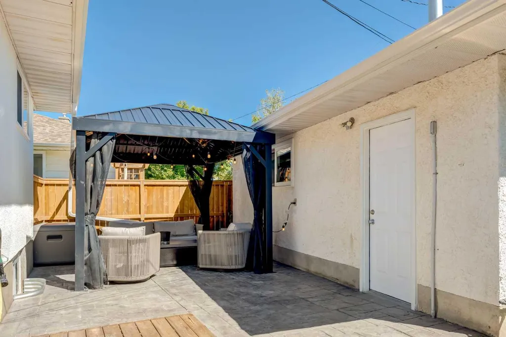 3931 23 Avenue SW Calgary AB T3E 0J9