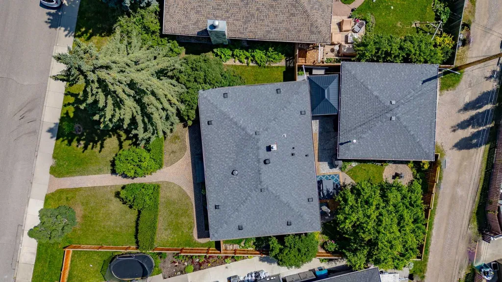 3931 23 Avenue SW Calgary AB T3E 0J9