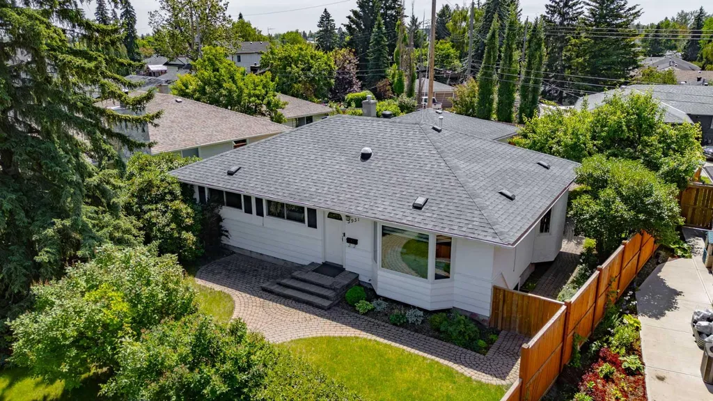 3931 23 Avenue SW Calgary AB T3E 0J9