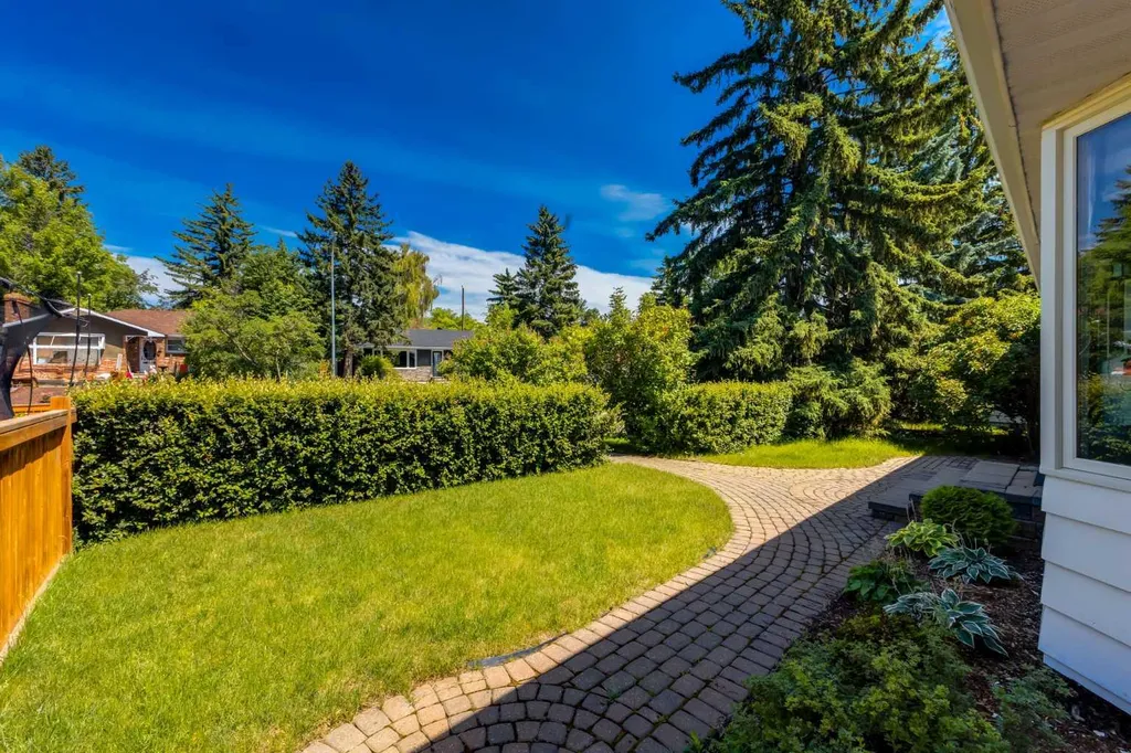 3931 23 Avenue SW Calgary AB T3E 0J9