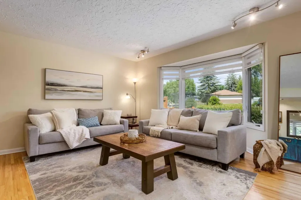 3931 23 Avenue SW Calgary AB T3E 0J9
