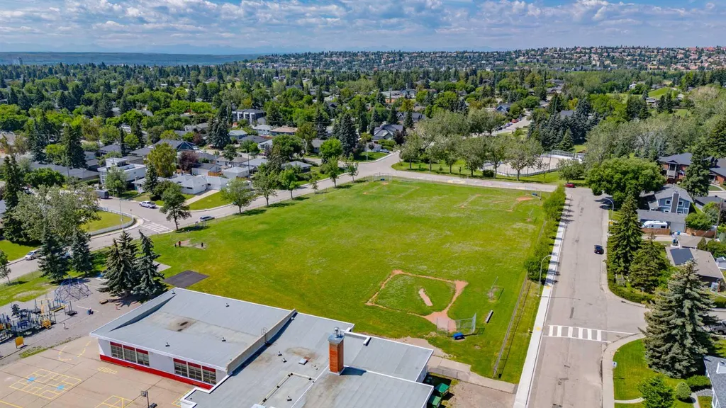 3931 23 Avenue SW Calgary AB T3E 0J9