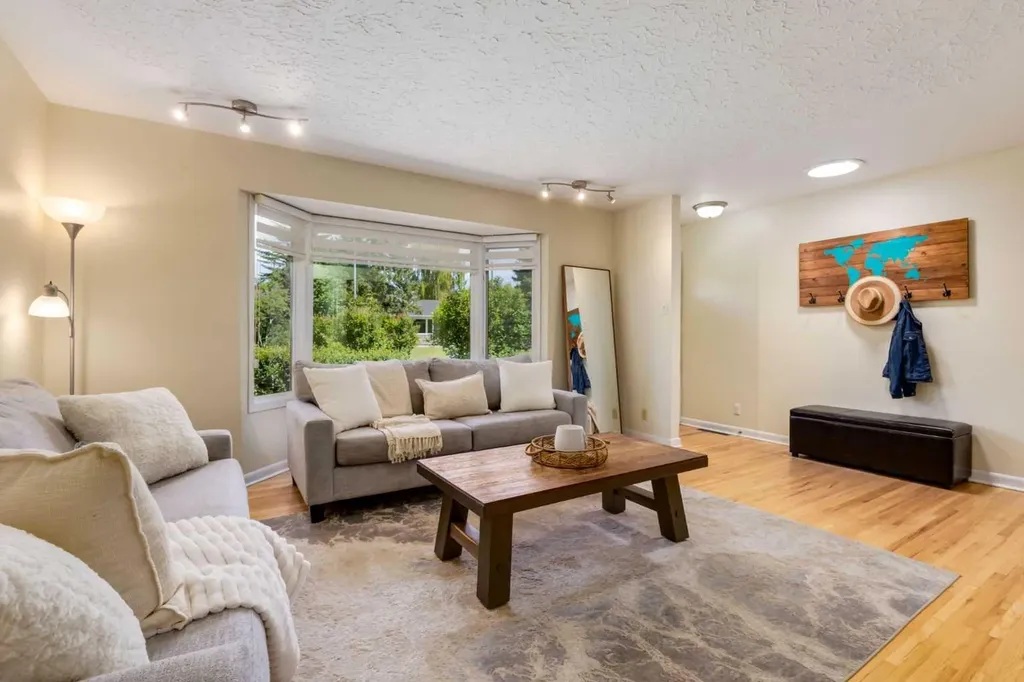3931 23 Avenue SW Calgary AB T3E 0J9