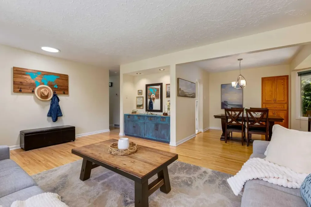 3931 23 Avenue SW Calgary AB T3E 0J9