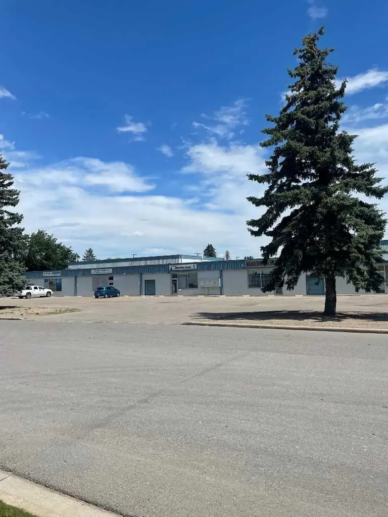 541-549 30 Street N Lethbridge AB T1H 5G4
