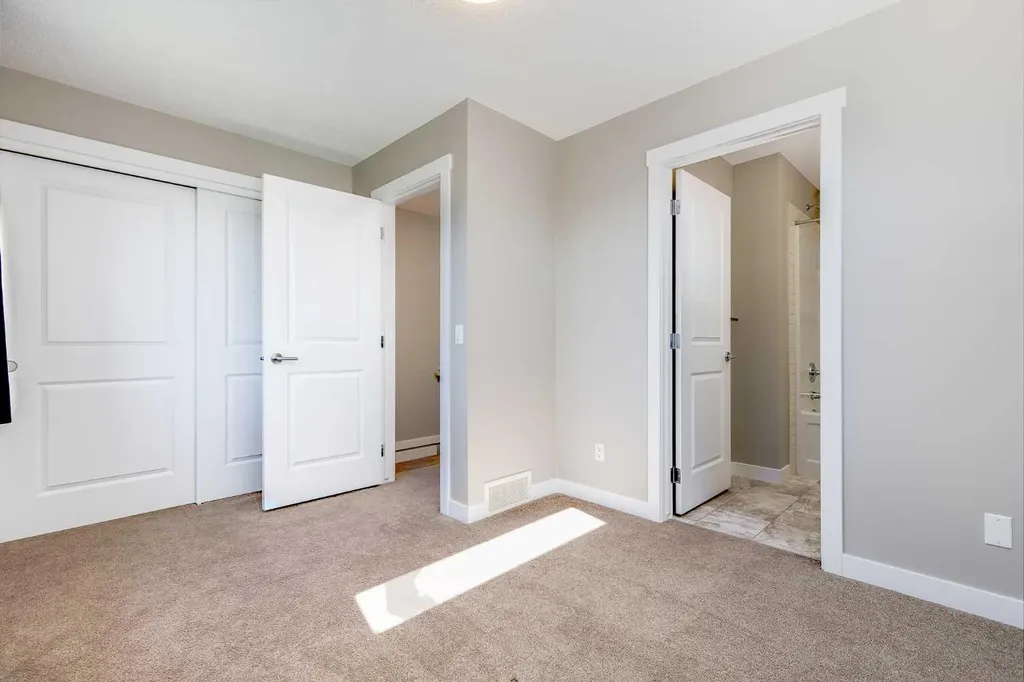 1225 Kings Heights Way SE Airdrie AB T4A 0M4