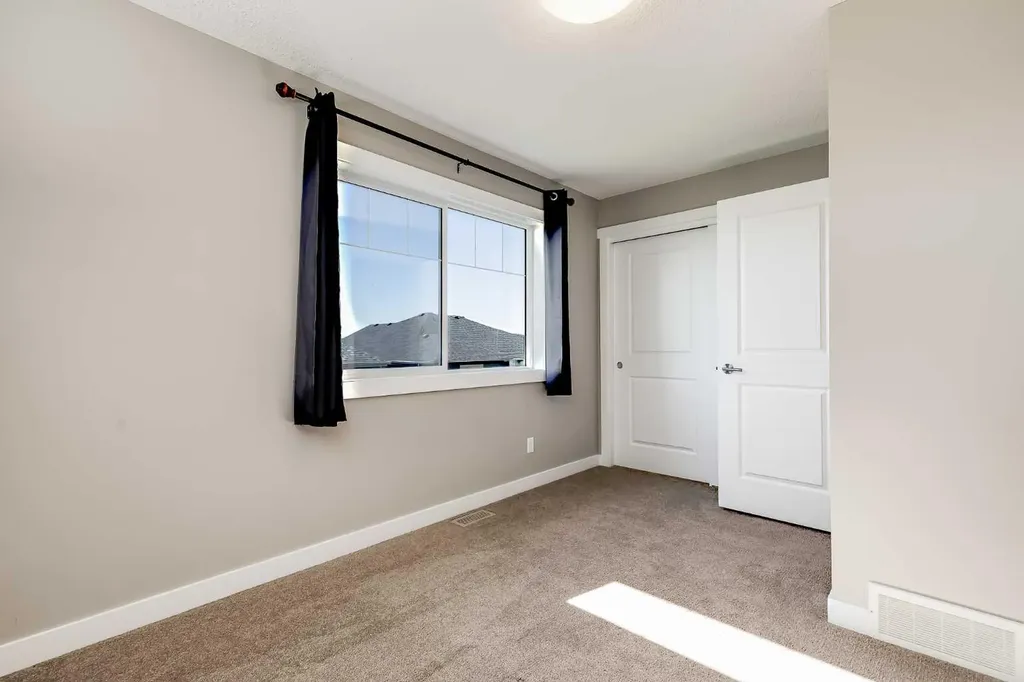 1225 Kings Heights Way SE Airdrie AB T4A 0M4