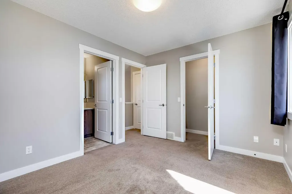 1225 Kings Heights Way SE Airdrie AB T4A 0M4