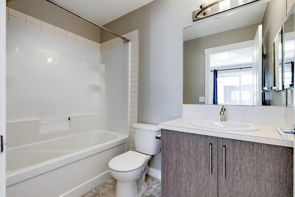 1225 Kings Heights Way SE Airdrie AB T4A 0M4