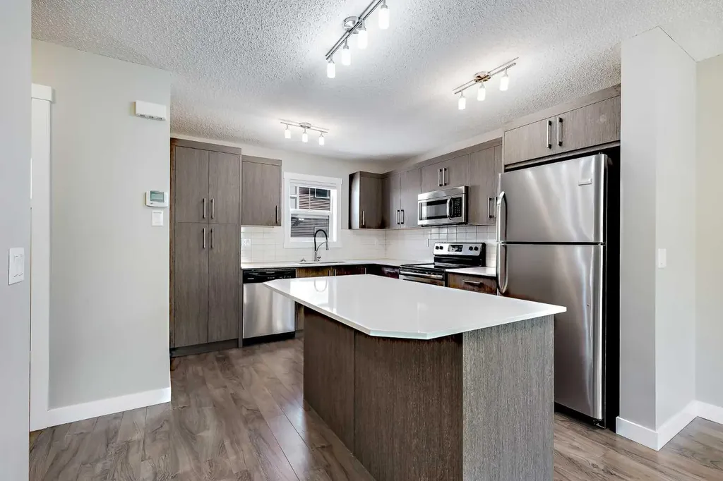 1225 Kings Heights Way SE Airdrie AB T4A 0M4