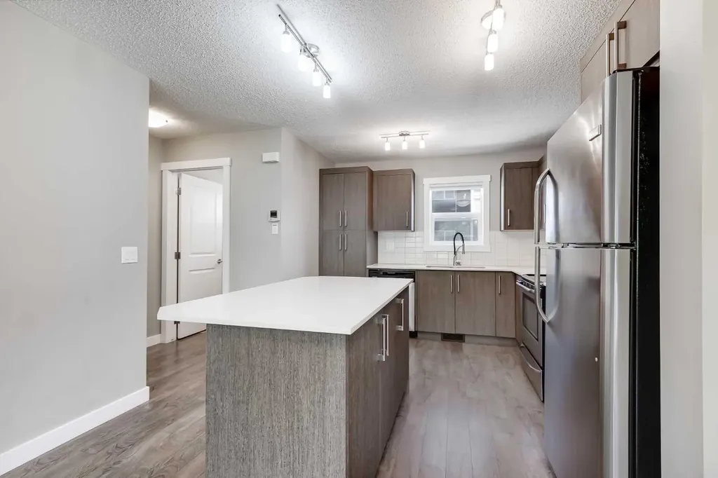 1225 Kings Heights Way SE Airdrie AB T4A 0M4