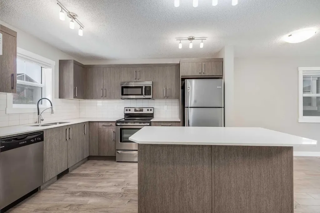 1225 Kings Heights Way SE Airdrie AB T4A 0M4
