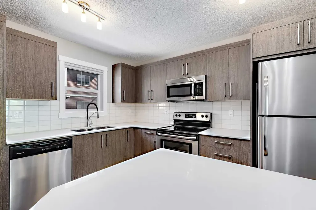 1225 Kings Heights Way SE Airdrie AB T4A 0M4