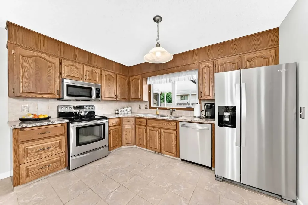 39 Deer Run Place SE Calgary AB T2J 5R2