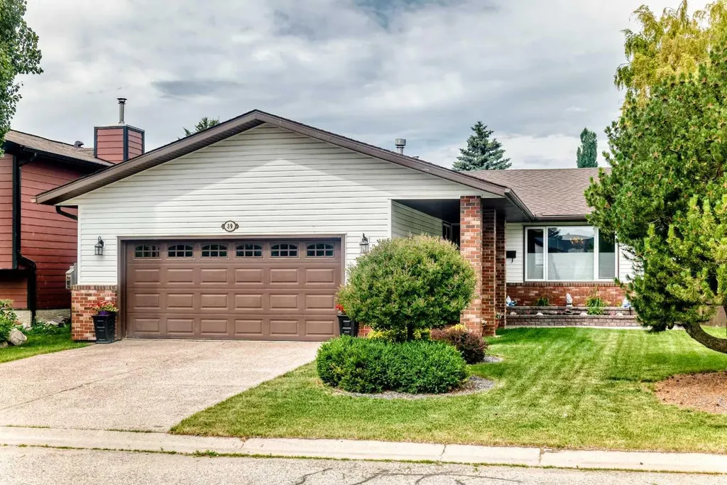 39 Deer Run Place SE Calgary AB T2J 5R2