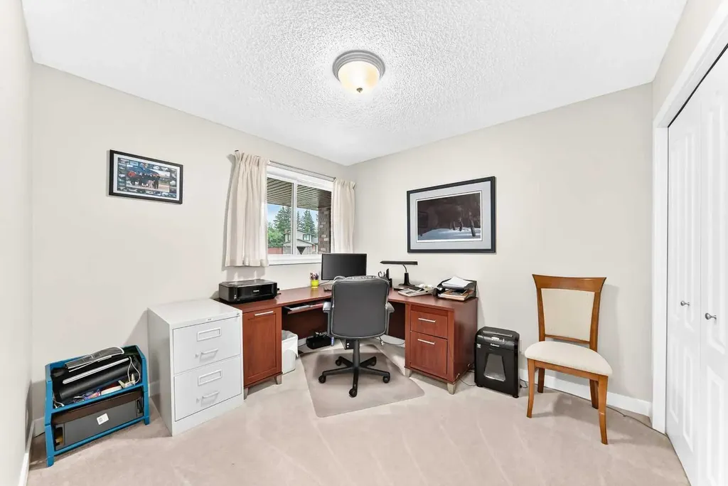 39 Deer Run Place SE Calgary AB T2J 5R2