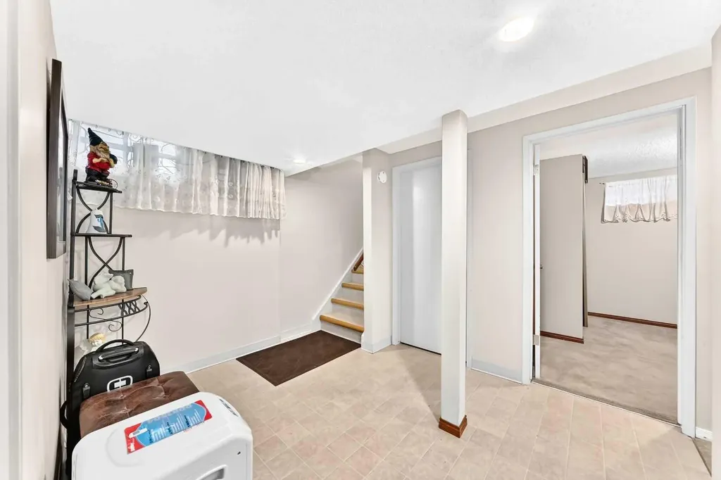 39 Deer Run Place SE Calgary AB T2J 5R2