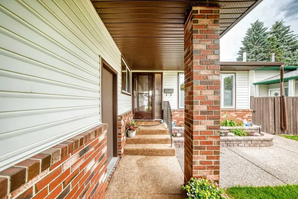 39 Deer Run Place SE Calgary AB T2J 5R2