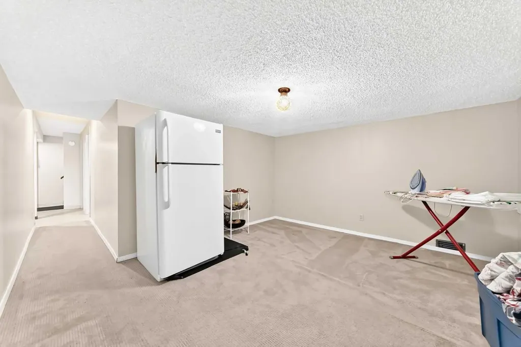 39 Deer Run Place SE Calgary AB T2J 5R2
