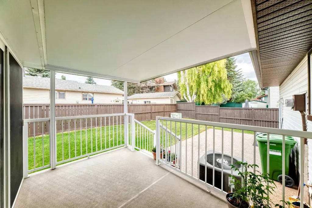 39 Deer Run Place SE Calgary AB T2J 5R2
